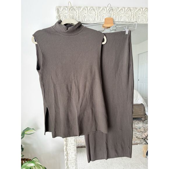 Zara Ribbed Knit Skirt Set - Picture 2 of 7